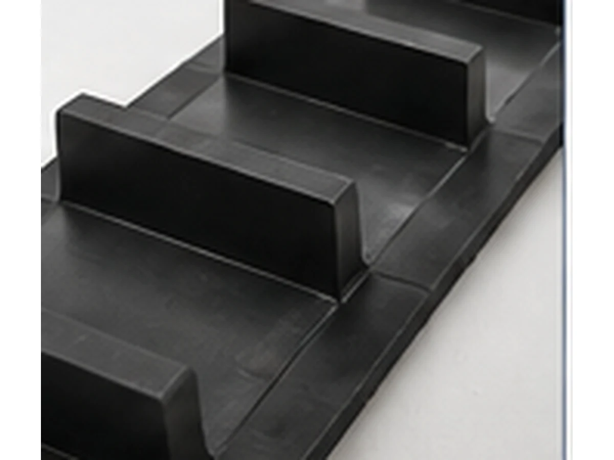 Cleated Conveyor Belt side and profile detail